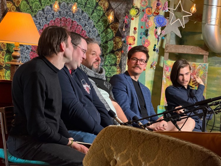 Paneelikeskustelu. Hitusen hämyä indie 11.4.2026